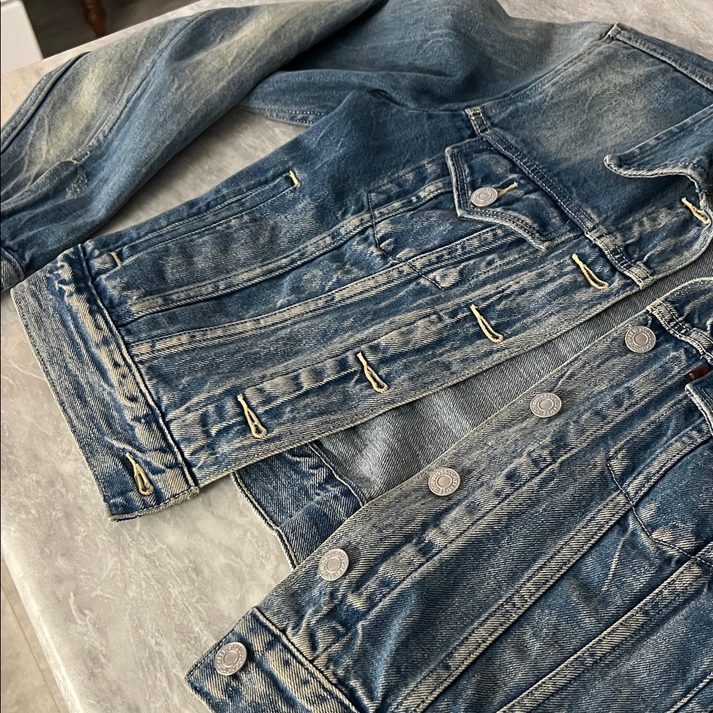 Levi’s Jean Jacket - Picture 4 of 9